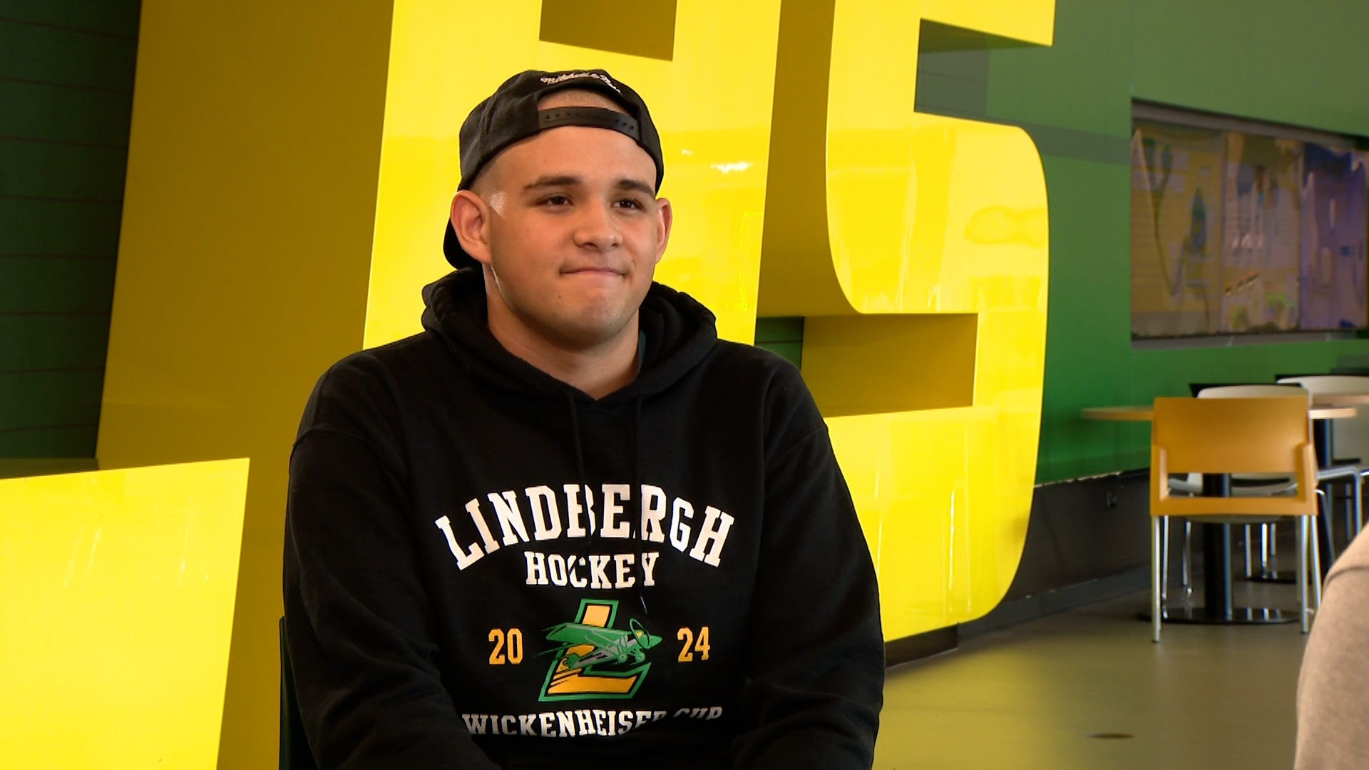 Lindbergh High School hockey player Cameron Samples is committed to his craft. Not even cancer could keep him from playing the sport he loves.