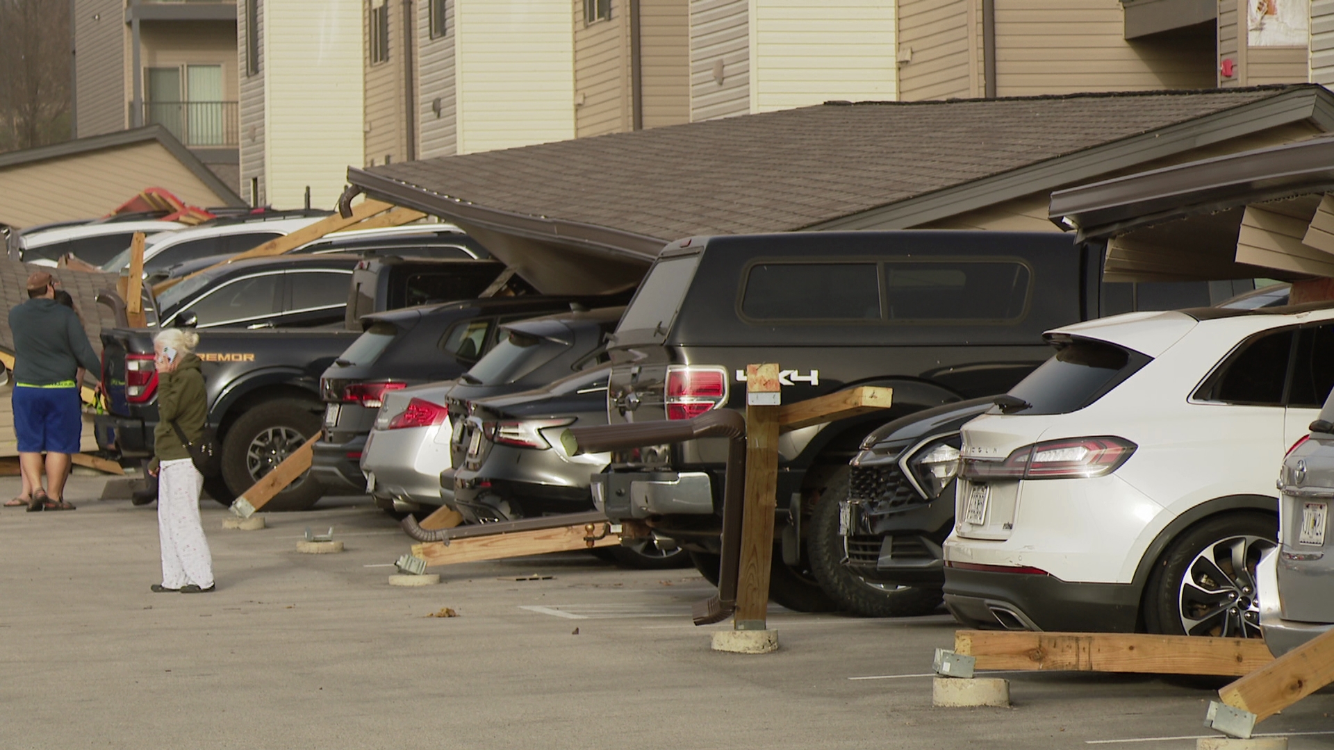 300枚限定◆メロハー,AOR◆LOUDGUNS/BROKEN HIGHWAY Dozens of vehicles smashed at Missouri apartment after heavy storm