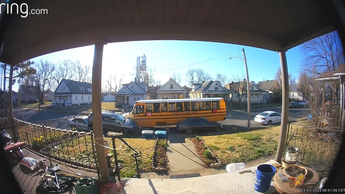 Bus driver caught on video crashing into cars in Granite City - Vimarsana News
