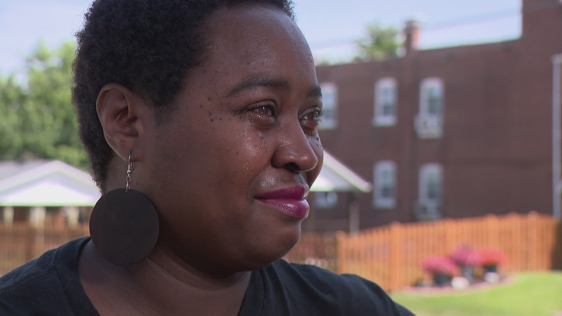 One week after classes started, some Saint Louis Public Schools parents say their kids still don't have rides to school. They also can't reach anyone for answers.