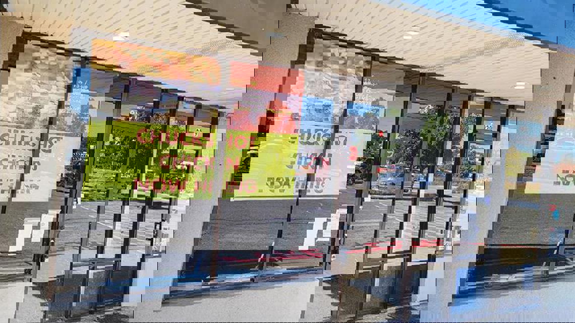 Chuck’s Hot Chicken opening in Arnold