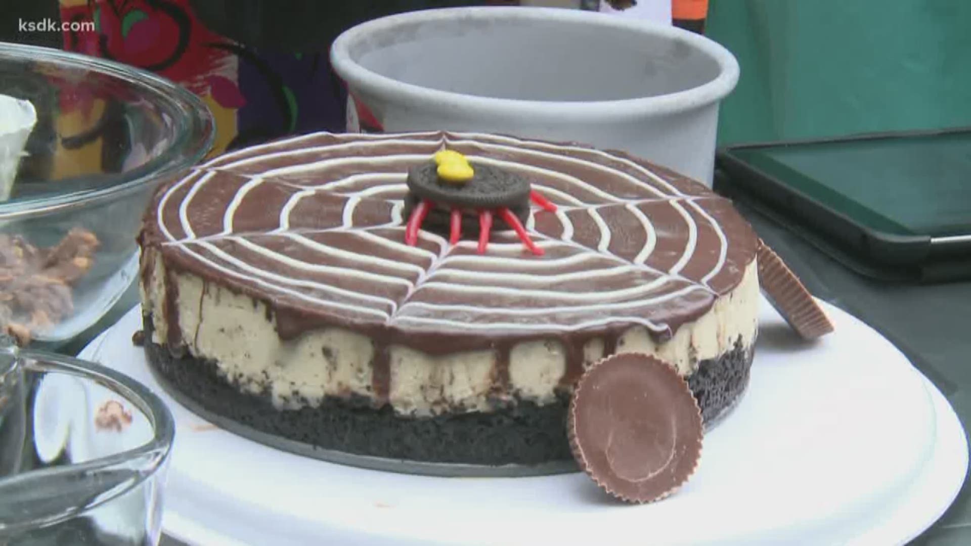 Sarita Gelner of Ritzy Mom Blog joined the Show Me St. Louis Halloween Show with a recipe for Halloween Candy Cheesecake.