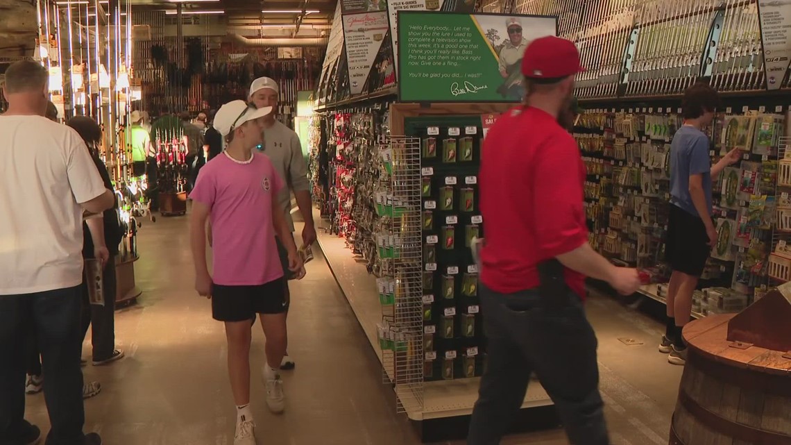 Crowds Flock To Newest Bass Pro Shops Location In Sunset Hills