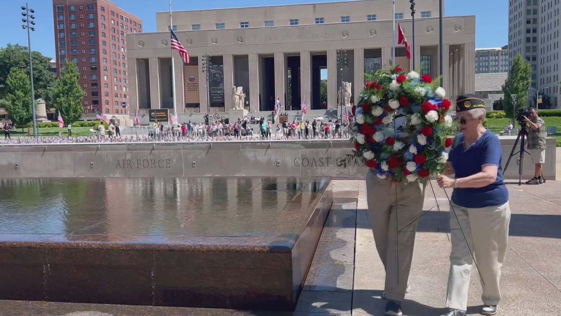 Hundreds pay respects to fallen soldiers in downtown St. Louis | ksdk.com