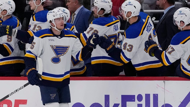 Blues beat Blackhawks 5-3, 7th straight defeat for Chicago