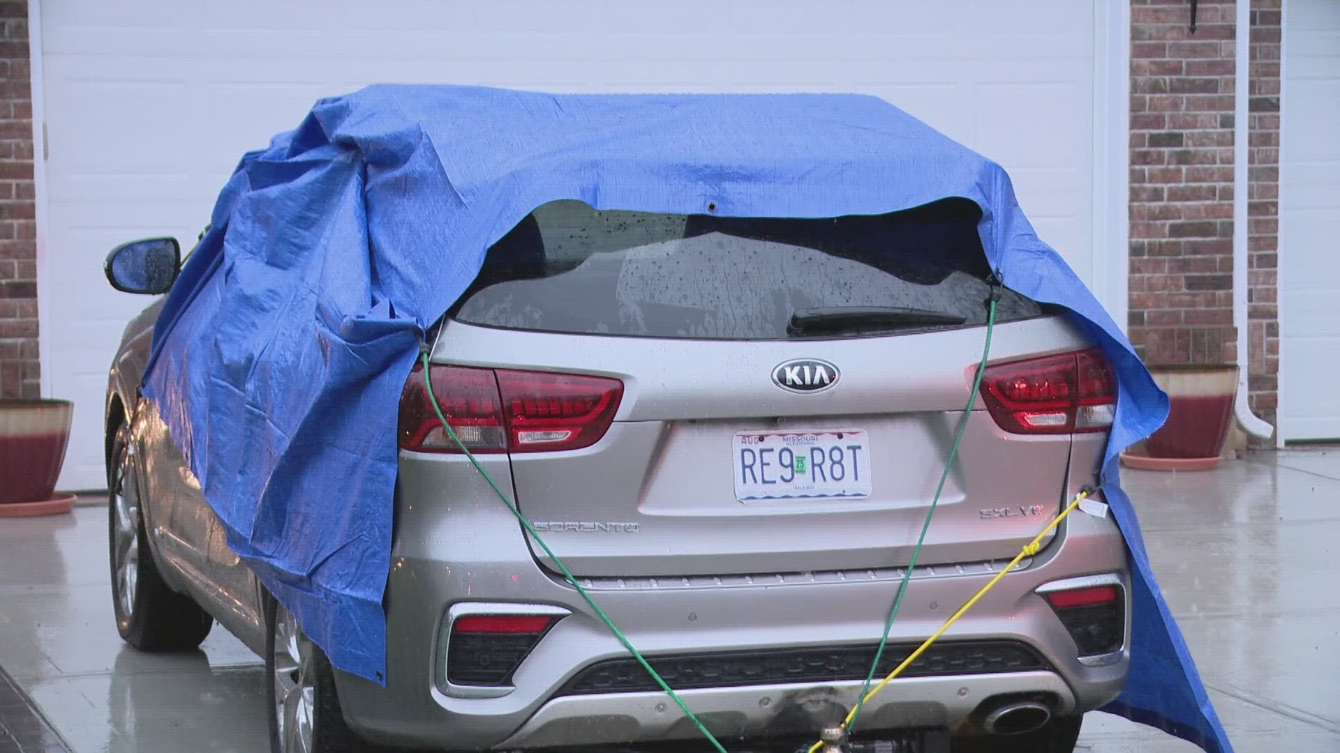 Strong storms passed through the St. Louis area Thursday. Golf ball size hail caused major damage to homes and cars in O'Fallon, Missouri.