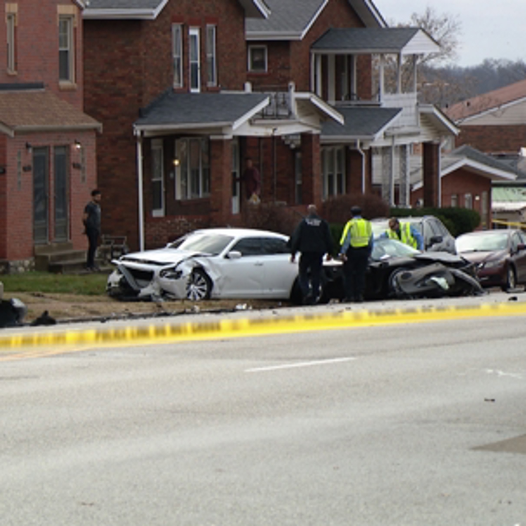 1 dead in crash in south St. Louis | ksdk.com