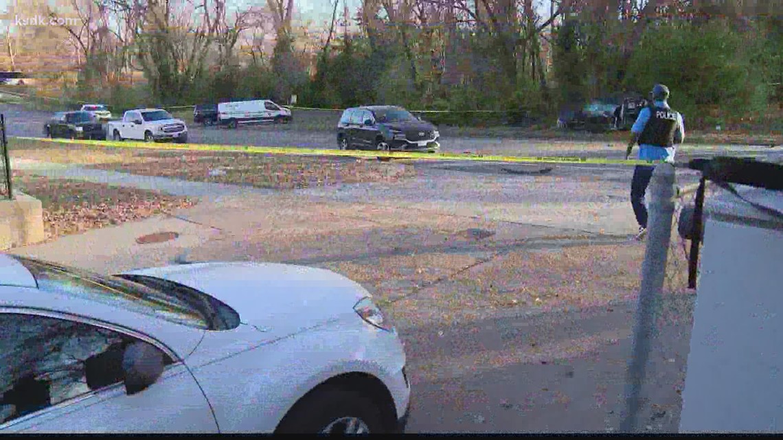 2 police officers injured in head-on crash in St. Louis County | ksdk.com