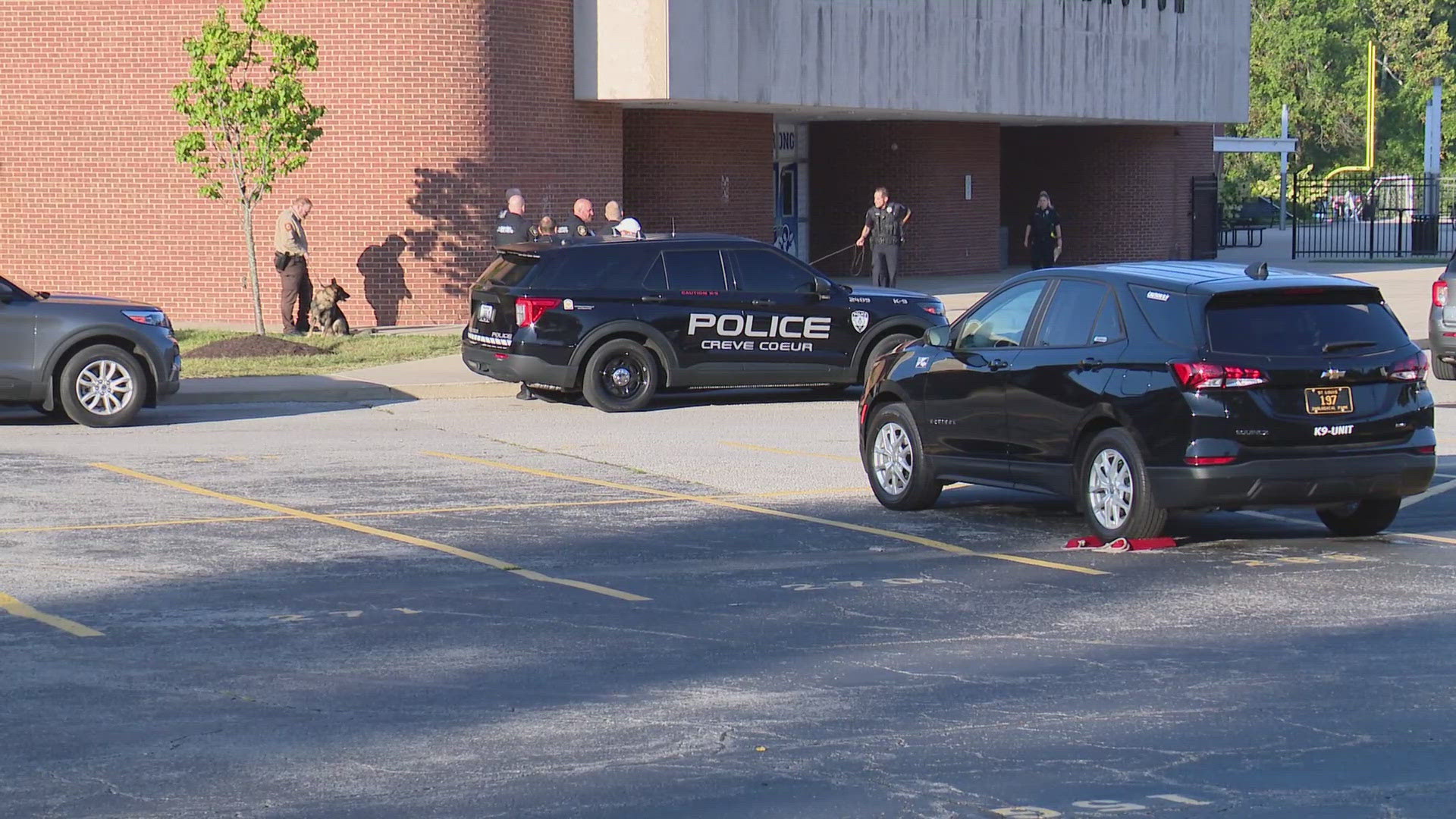 Students at Ladue Horton Watkins High School are home today because of a bomb threat. A district spokesperson says someone called in the threat this morning.