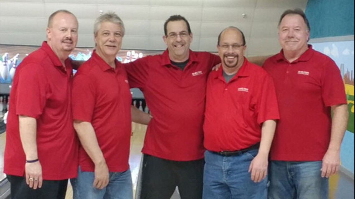 St. Louis bowlers set world record for high team score