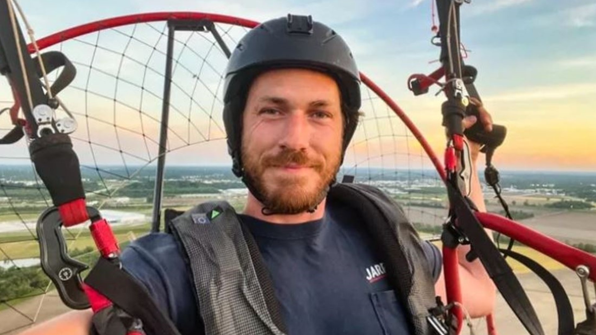 Search for paraglider who crashed into Missouri River continues | ksdk.com