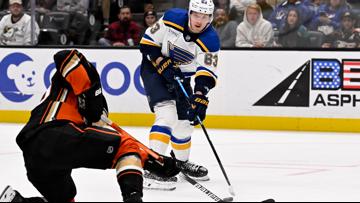 Thomas scores tiebreaking goal as Blues beat Coyotes 2-1