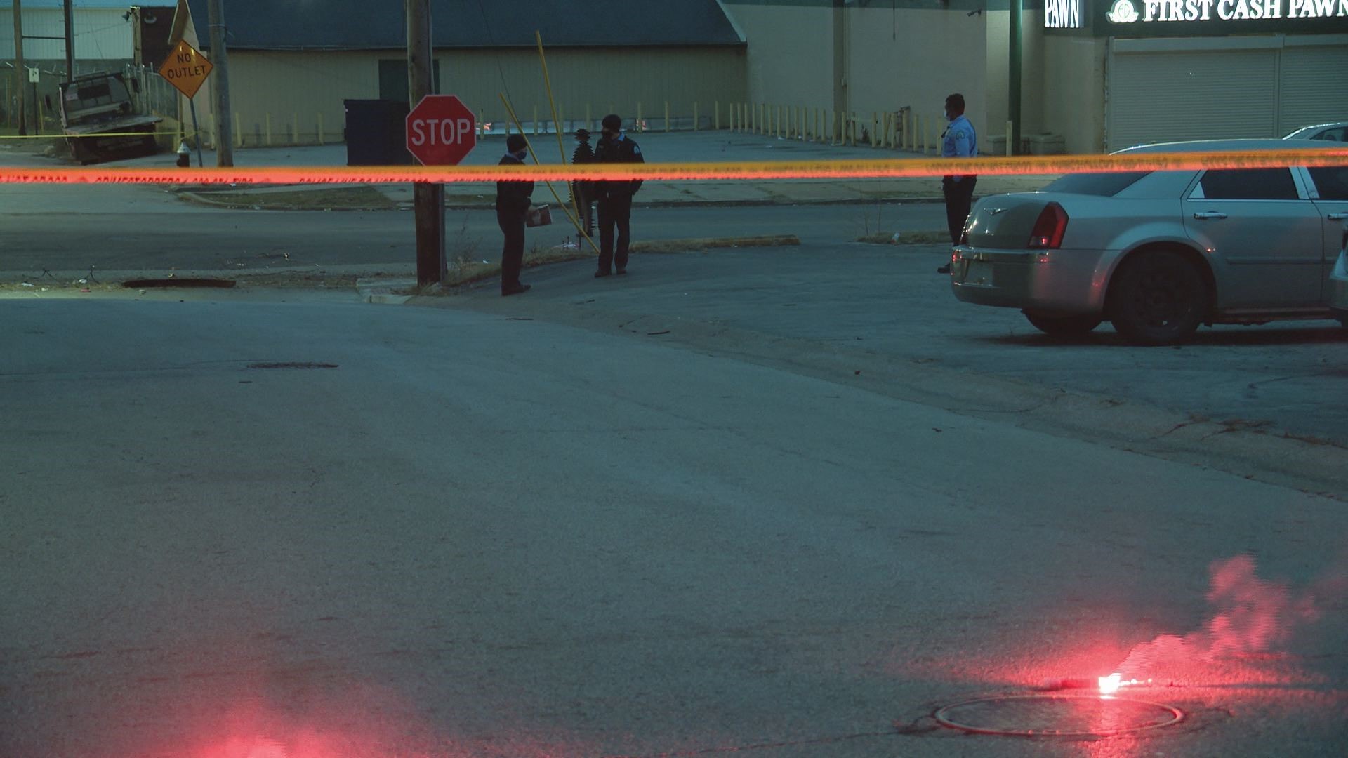 St. Louis news: Man found shot in head inside crashed car dies | ksdk.com