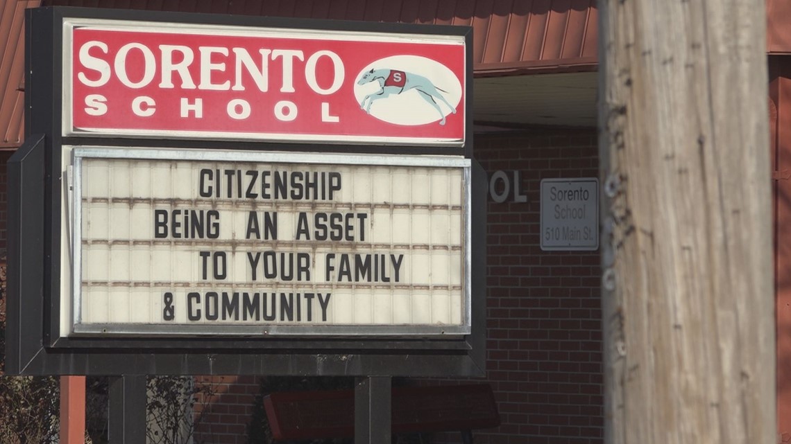 Illinois parents fighting to keep Sorento School open