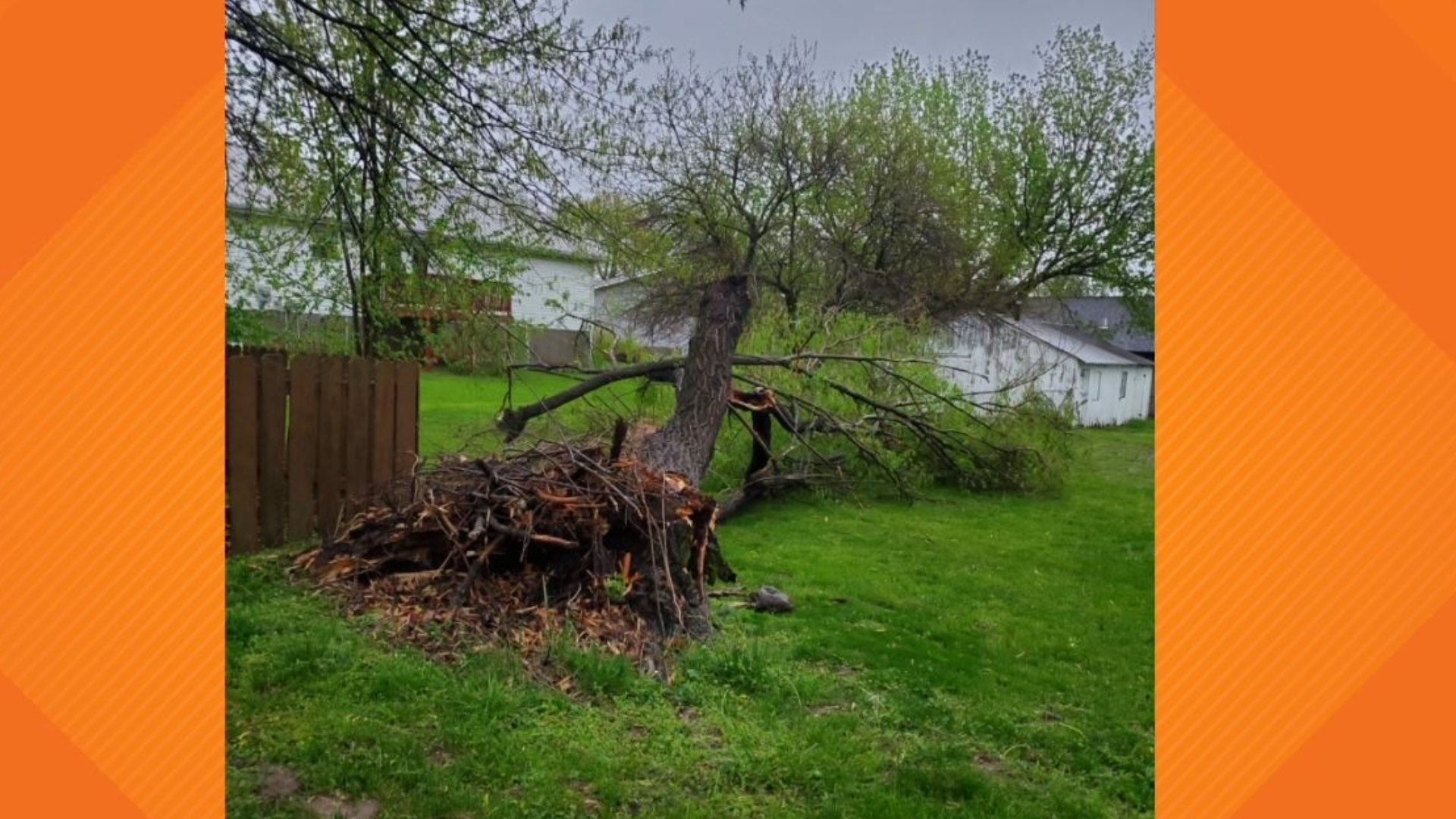 Severe weather causes damage to buildings in Crawford County | ksdk.com