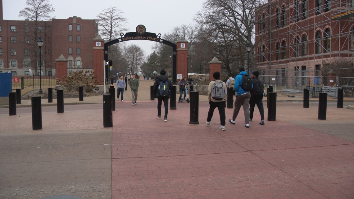 Universities, families scrambling to deal with delayed financial aid notifications - Vimarsana News