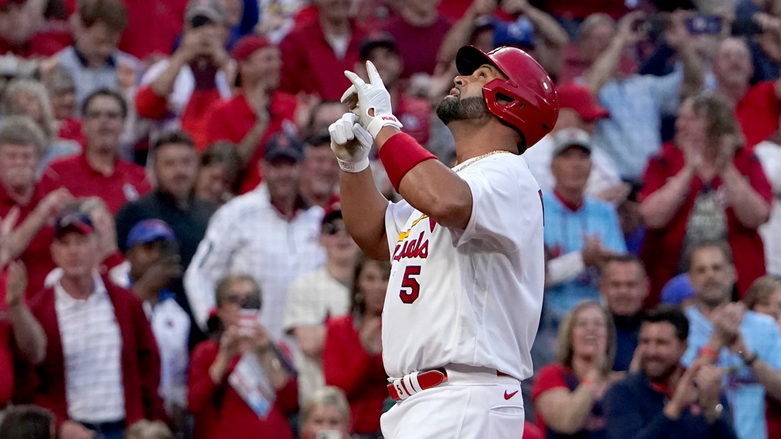 Albert Pujols feels the love from Arizona baseball fans as