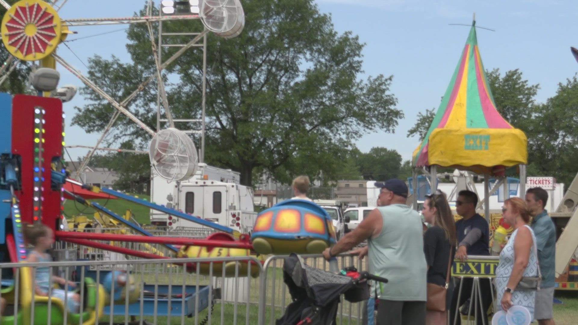 Despite the excessive heat, Ballwin Days continued with its last day. Festivalgoers tried to stay as cool as possible while soaking up the last bit of summer.