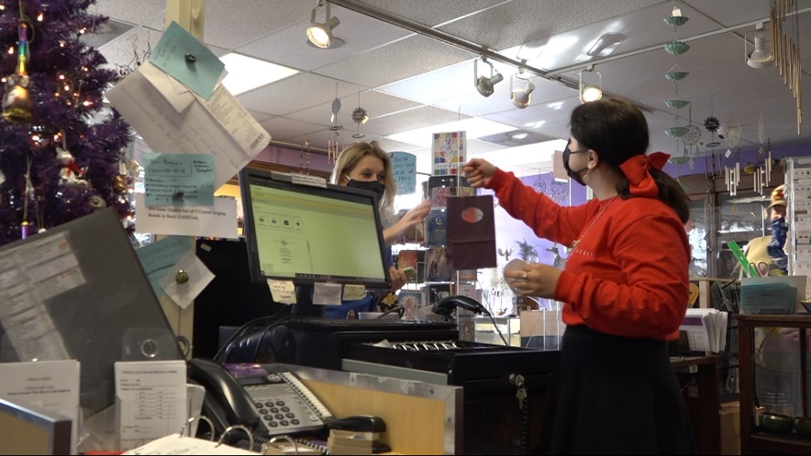 Maplewood busy with shoppers on Christmas Eve - Vimarsana News