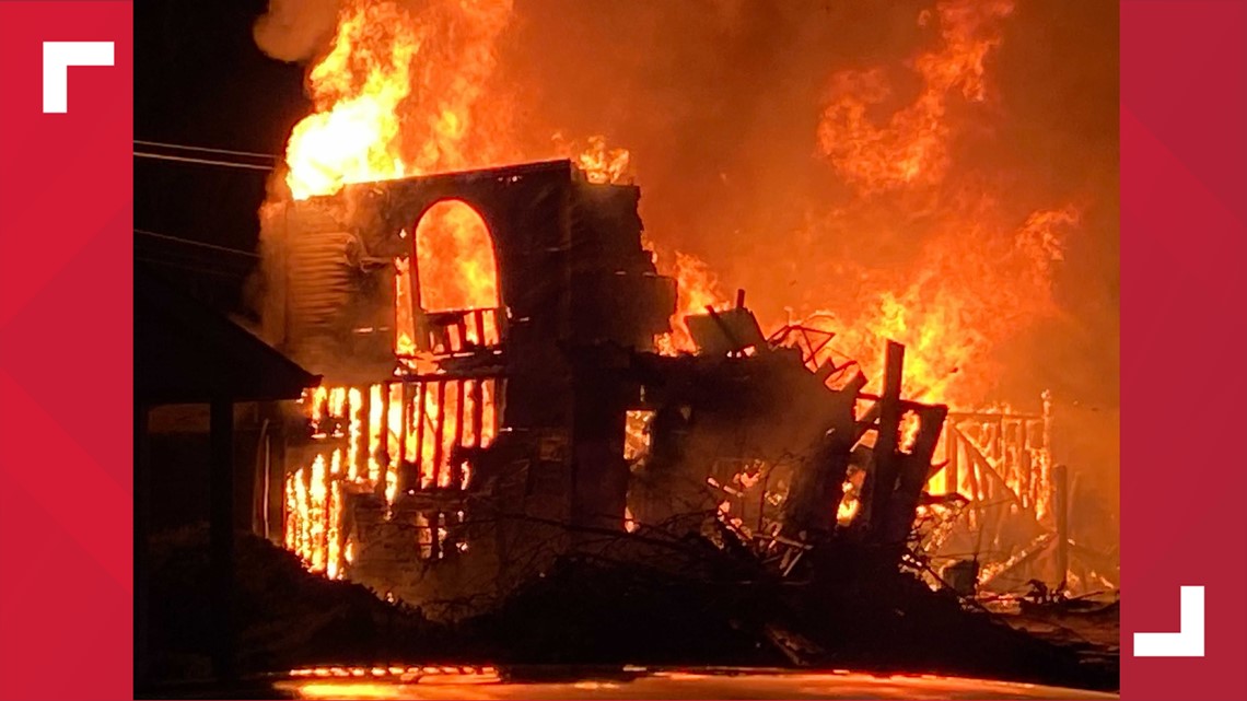 Fire destroys 2 houses in Alorton, Illinois, early Saturday - Vimarsana News