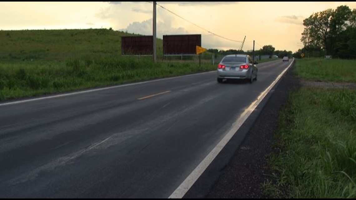 3 killed in crash near Carlyle, Illinois