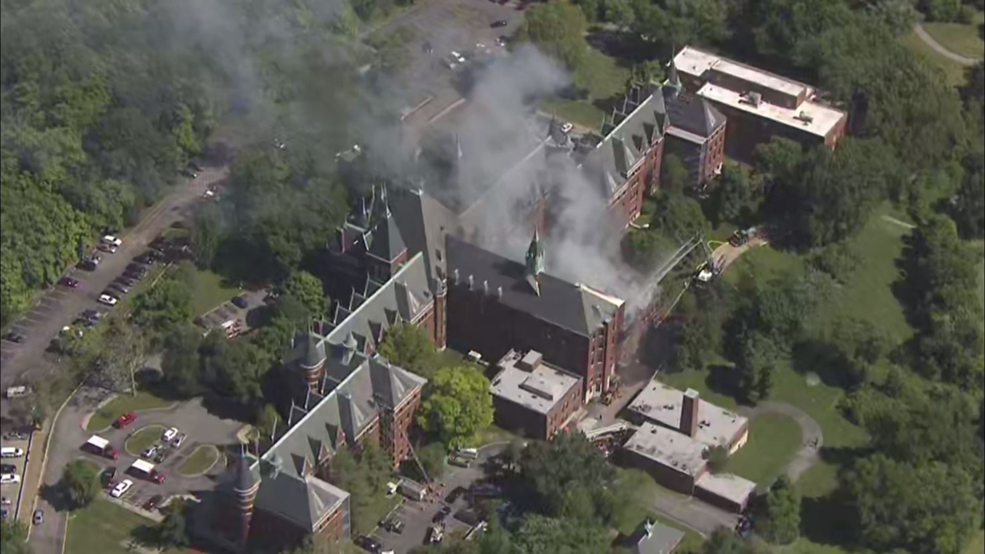 St. Louis apartment building evacuated after fire