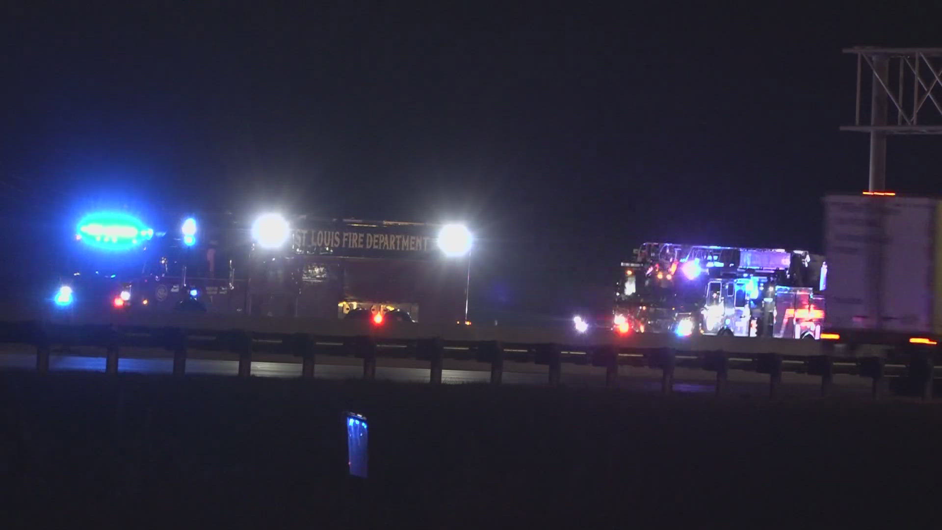 2 killed, 1 injured in crash on I-55 at South Broadway | ksdk.com