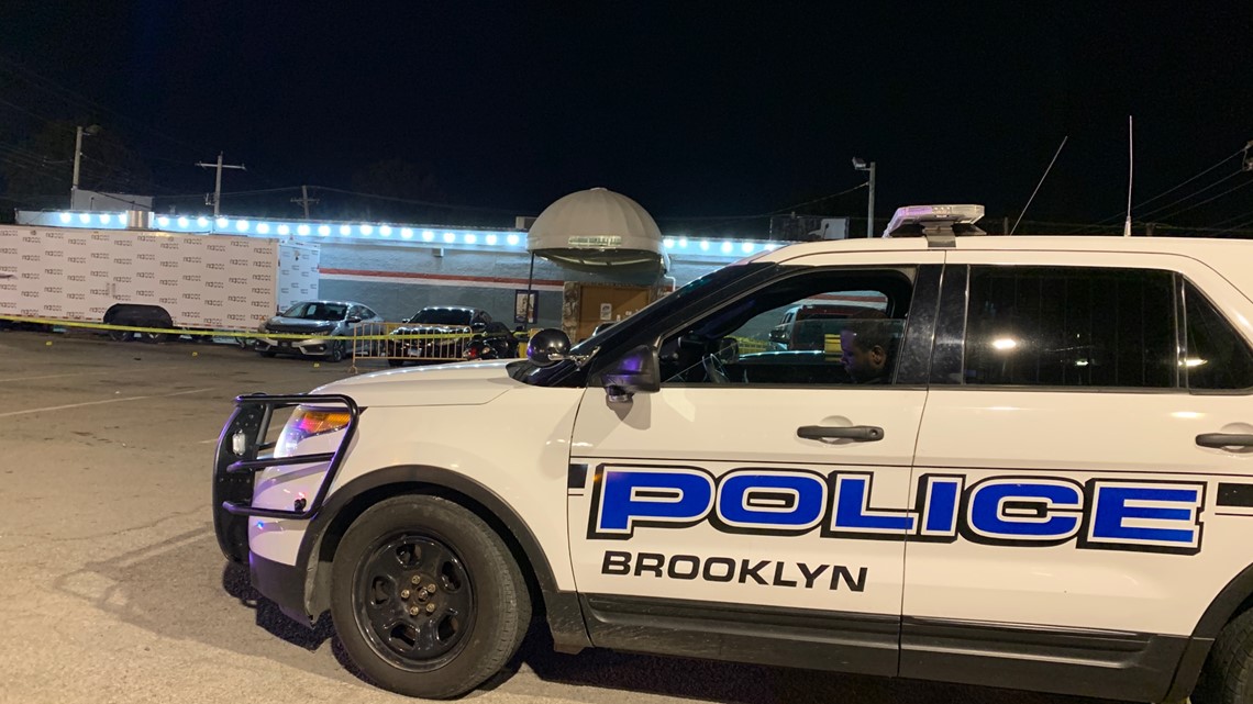 Man shot outside Roxy's in Brooklyn, Illinois, Friday