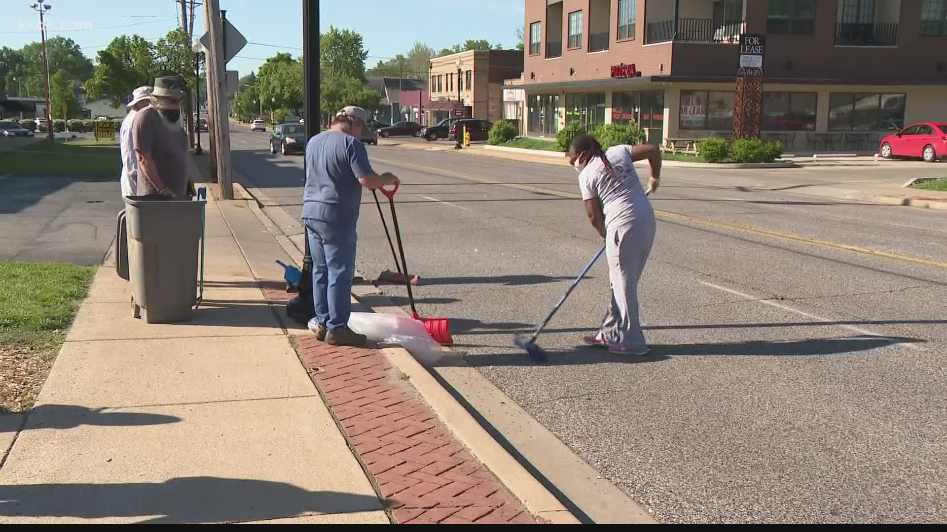 Parts of Ferguson were damaged after peaceful protests turned violent Saturday night. On Sunday, people came out to support the community and assist with the cleanup