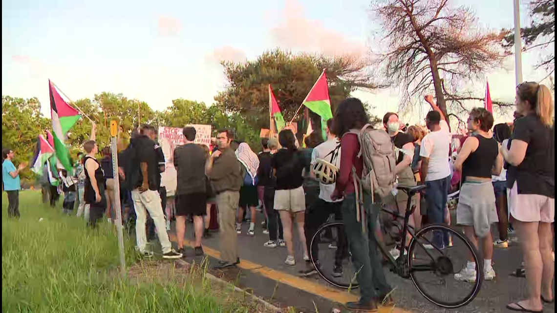Pro-Palestinian protesters block St. Louis intersection Friday - Vimarsana News