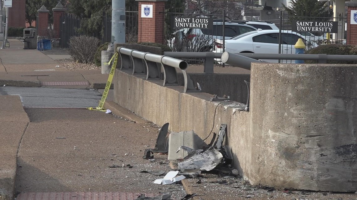 Firefighter charged with stealing crash victim's wallet - Vimarsana News