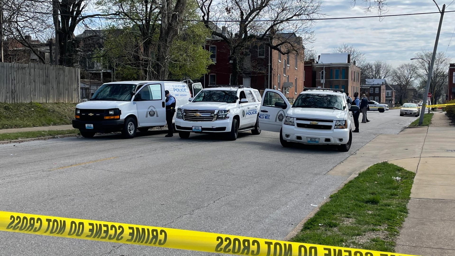 Man dead after Saturday shooting in Fountain Park neighborhood | ksdk.com