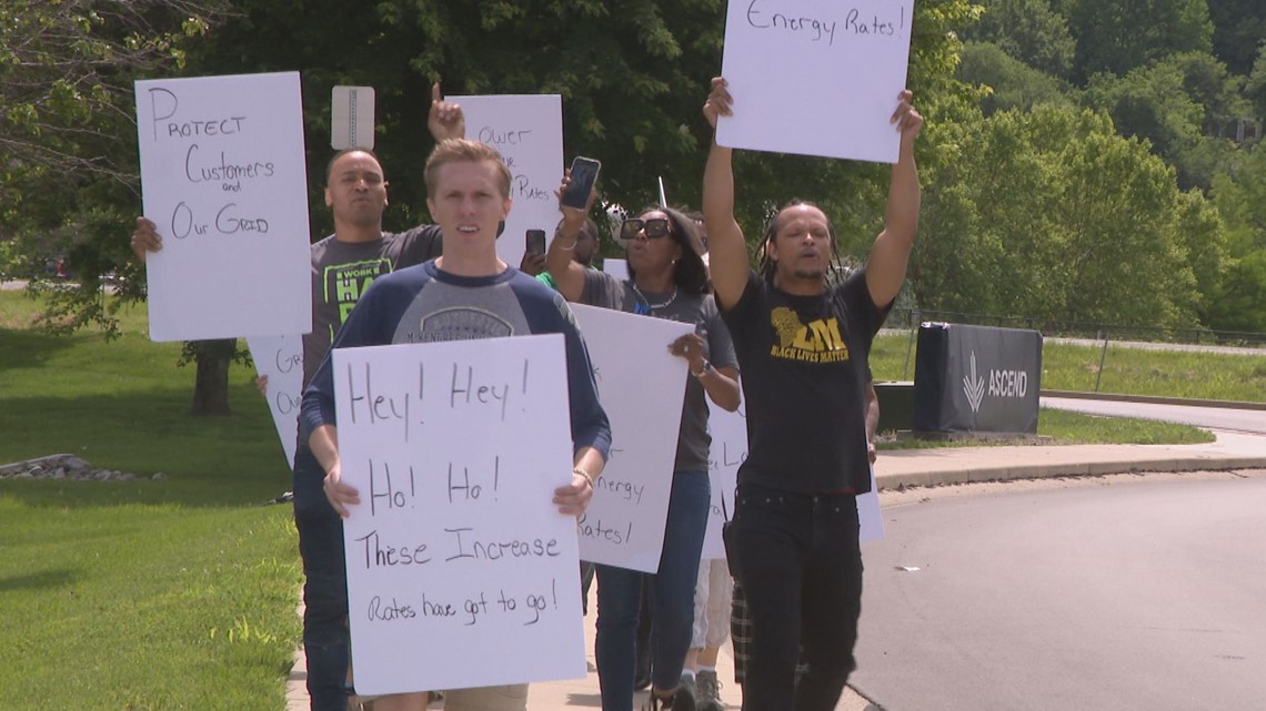 Protestors march to Ameren Illinois headquarters demanding lower energy bills