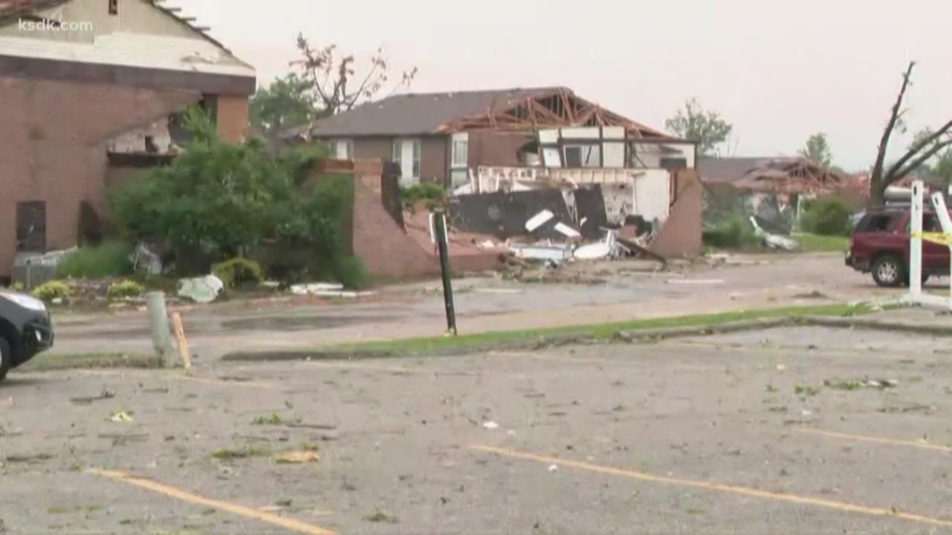 Tornado blows through central Missouri, destroys buildings