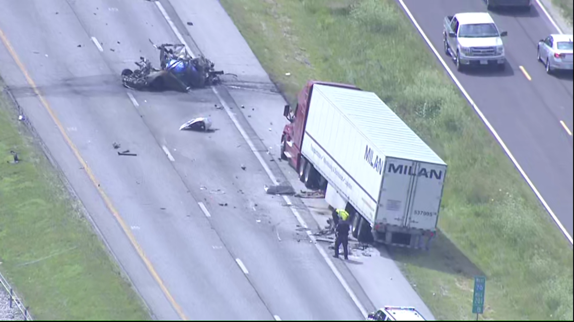 Person killed in crash on I70 along St. Charles, Warren counties