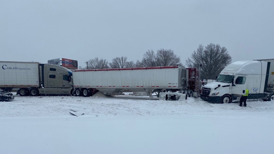 Jackknifed tractortrailer shuts down I70 west of St. Louis, MO