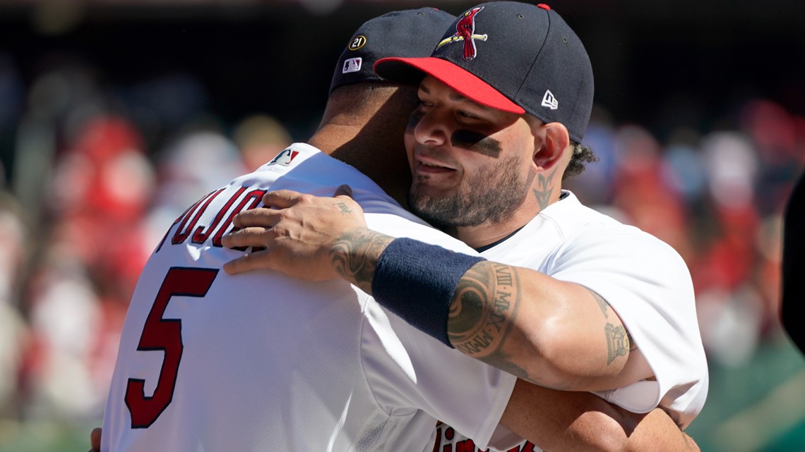 Pujols concludes return to St. Louis with 2 hits, Molina jersey swap