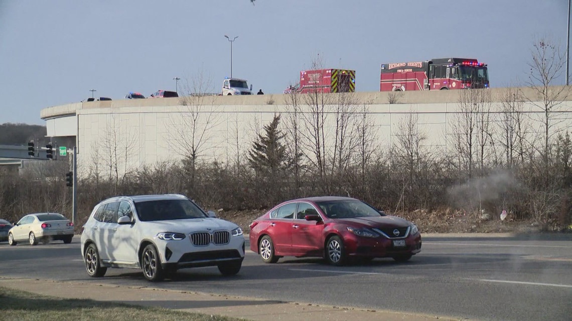 2 St. Louis officers injured, 1 person dead in wrong-way crash | ksdk.com