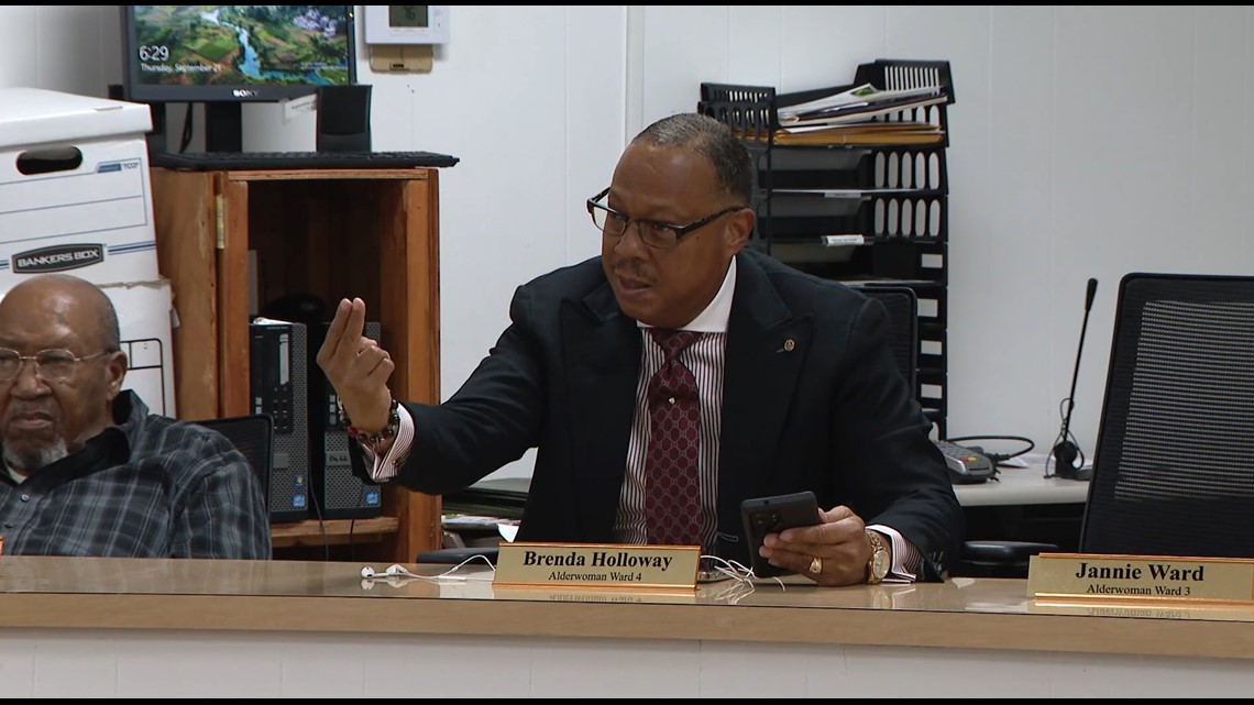 Tensions rise at meeting to discuss possible ousting of Pine Lawn mayor - Vimarsana News