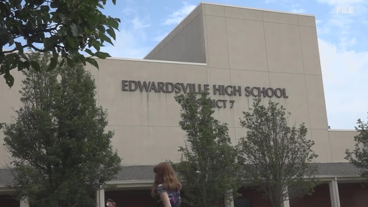 Back to school: Edwardsville welcomes 500 kindergarten students