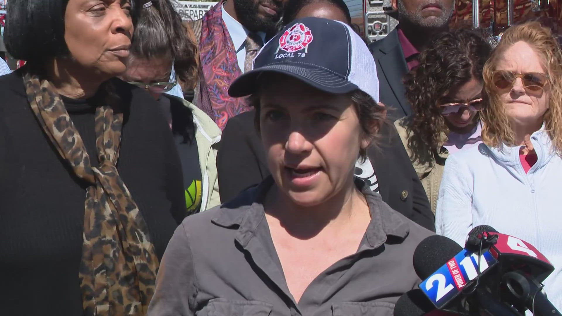 The mayor's office said Commissioner Sarah Russell’s directive to activate the outdoor warning siren during a call to the fire department was "ambiguous."