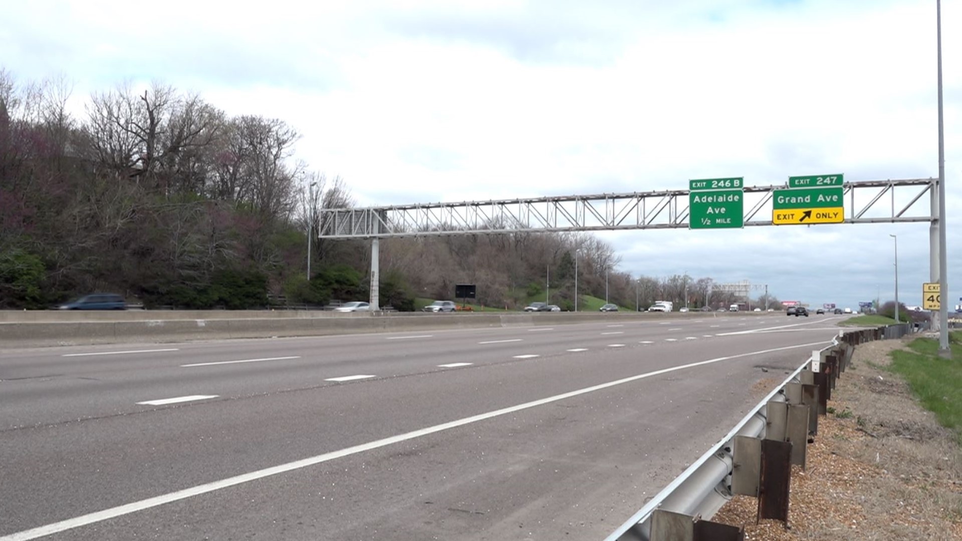 Man killed in fatal crash on I-70 in St. Louis | ksdk.com