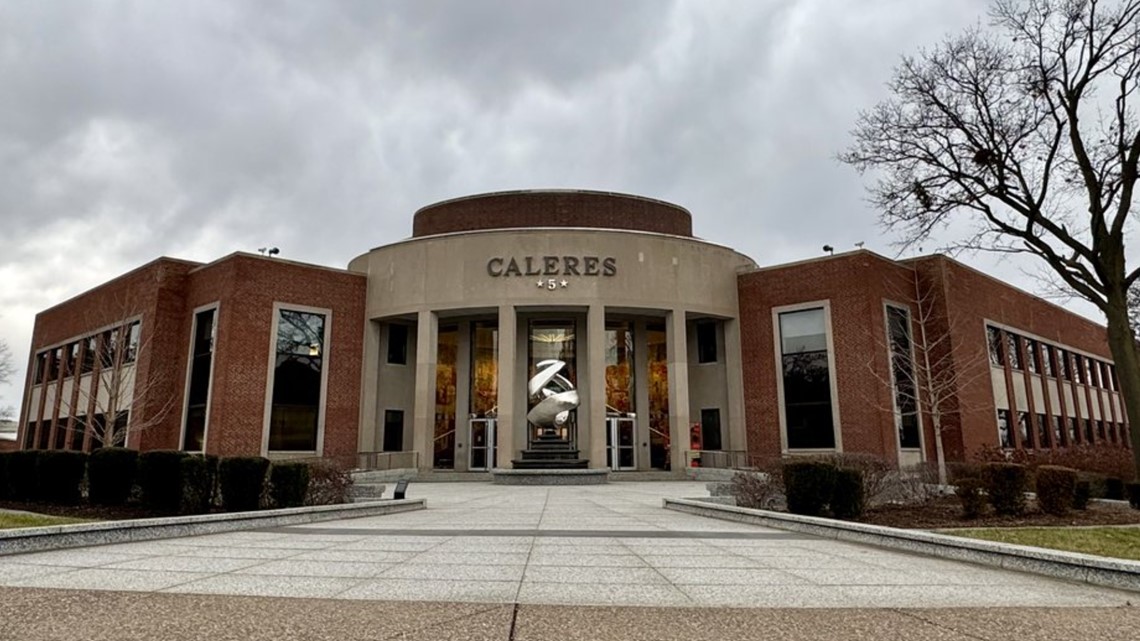 Developer envisioned entertainment venue at former Caleres HQ - Vimarsana News