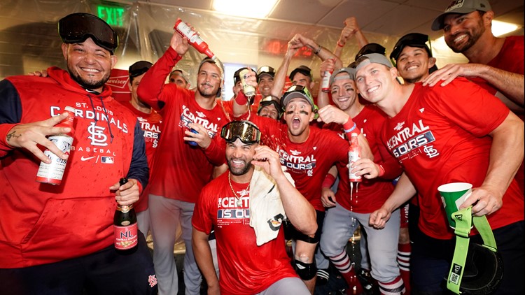 Cardinals beat Brewers 6-2 to clinch NL Central title