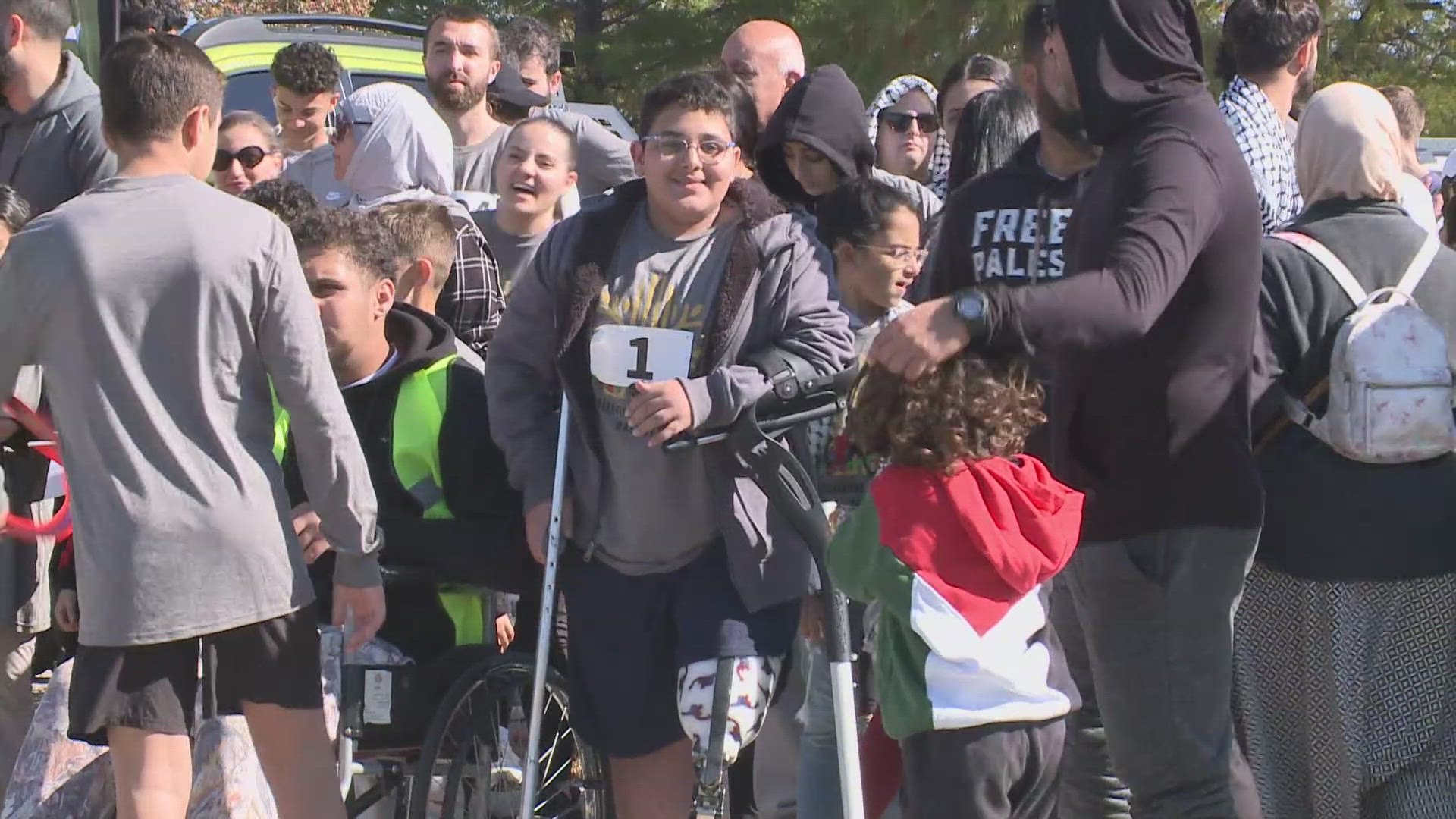 Hundreds gathered Sunday at Creve Coeur Lake Park for a 5K race to raise money for Palestine.