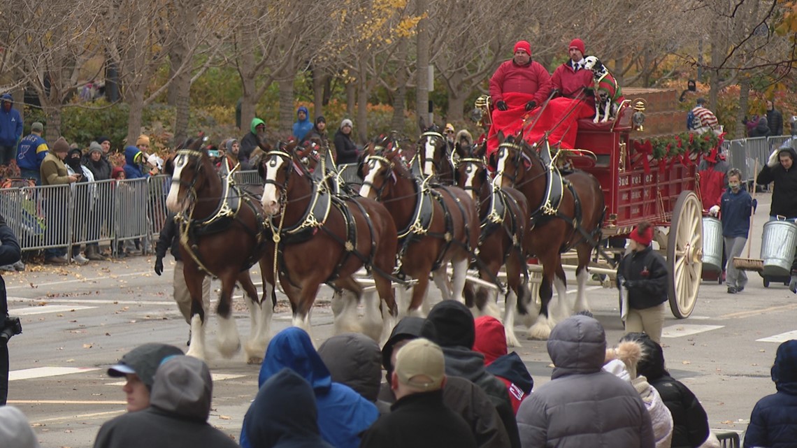 Ameren Thanksgiving parade ends with Santa Claus - Vimarsana News