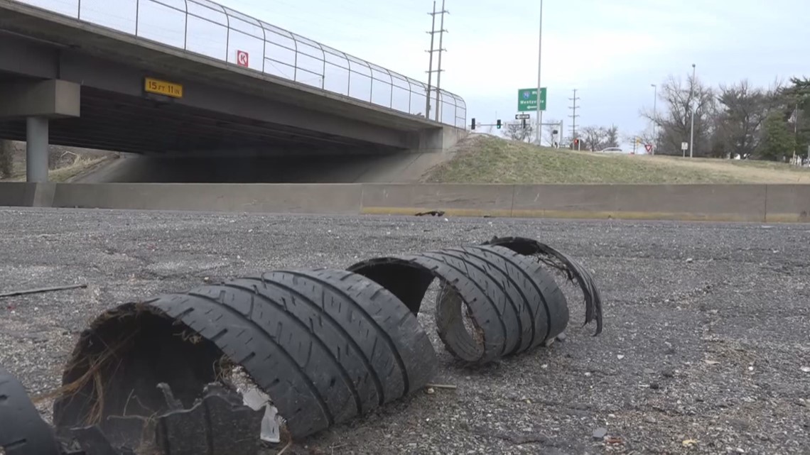 Trash continues to clutter St. Louis area roads - Vimarsana News