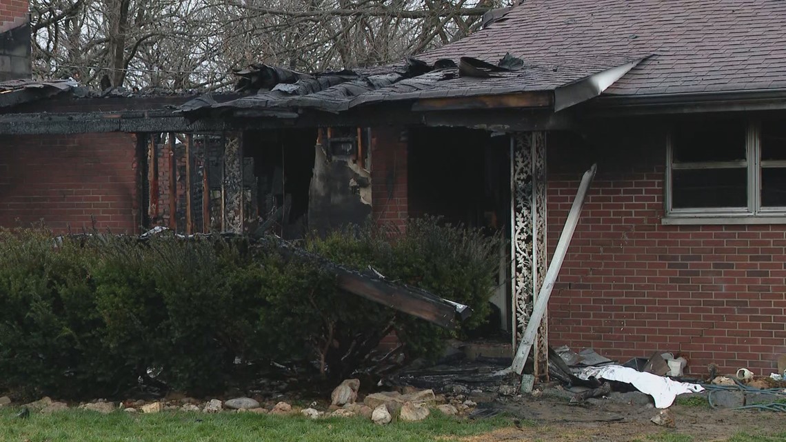 Firefighters, police officers rescue mother, baby from house fire - Vimarsana News