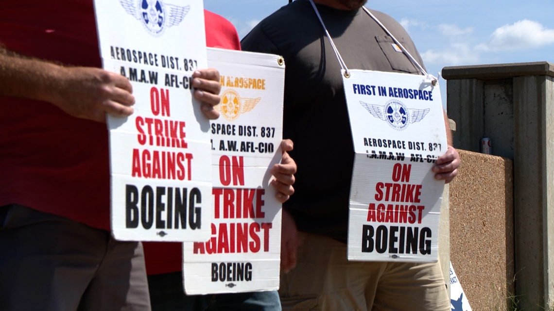 Boeing union strike continues after deal rejection