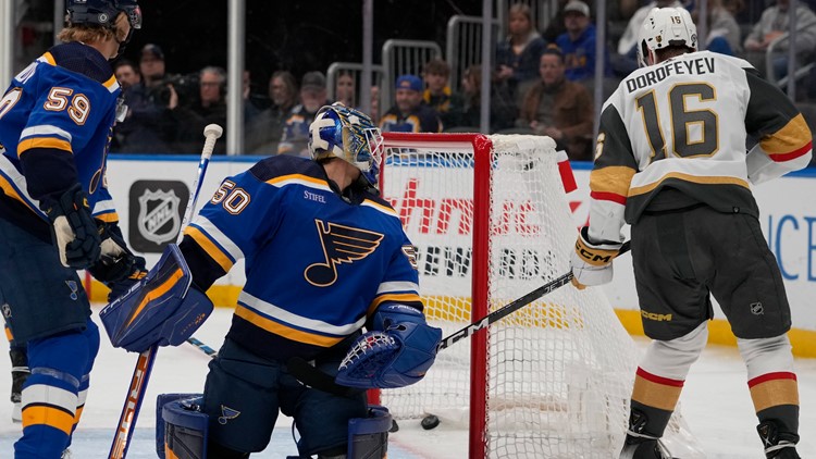 Photo: St. Louis Cardinals and Blues skate together in alumni game